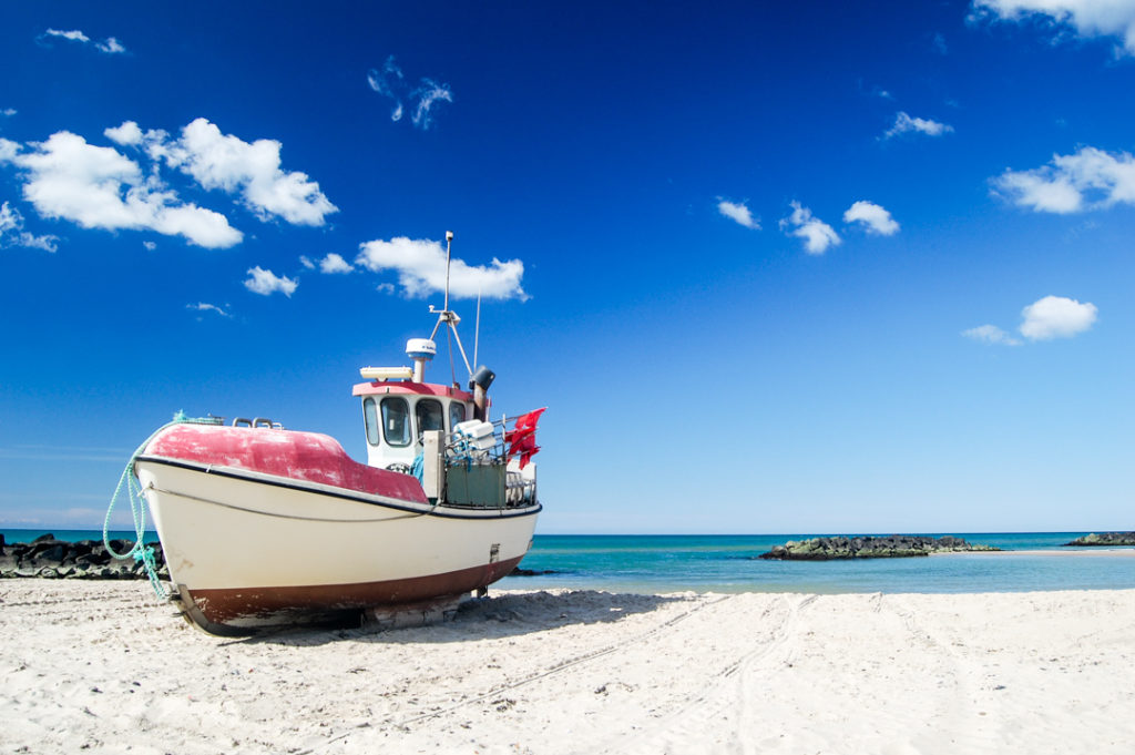 Fischerboot-am-Strand