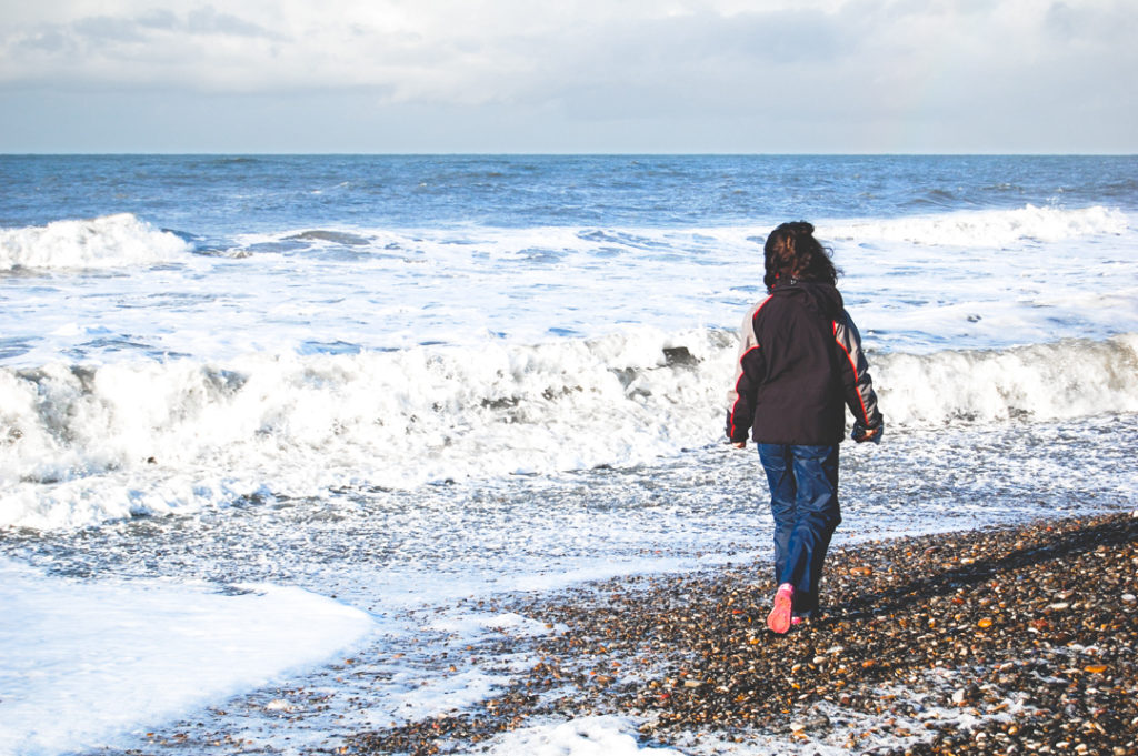 frau-am-strand-nordsee