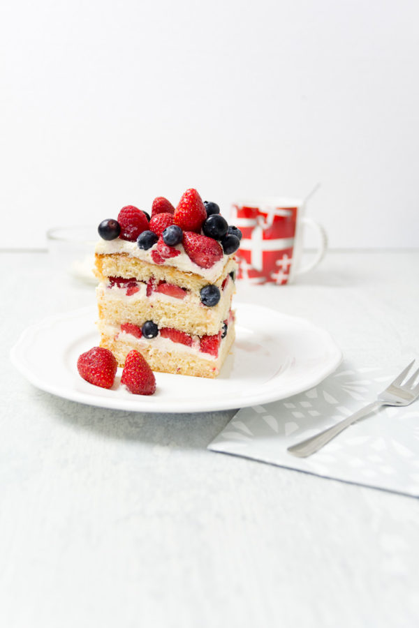 Rezept: Lagkage, eine typisch dänische Torte mit Beeren › WeLoveDenmark