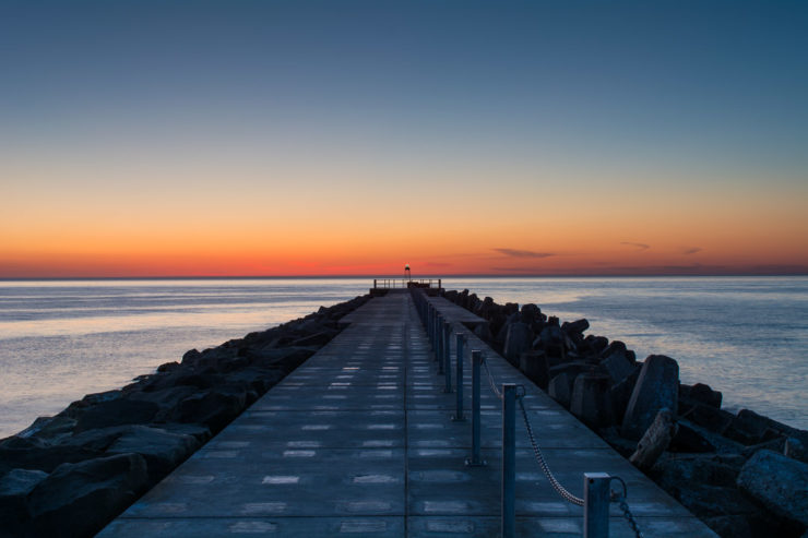 Nach dem Sonnenuntergang an der Mole in Vorupør