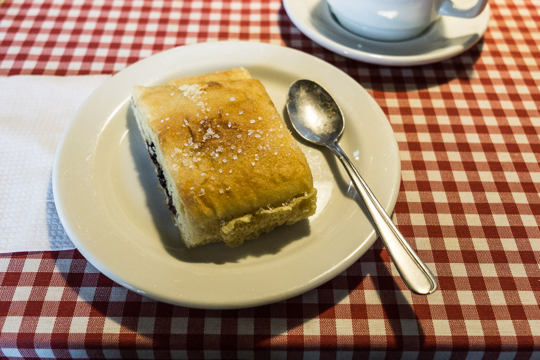 Dänischer Kuchen mit Pflaumenmusfüllung