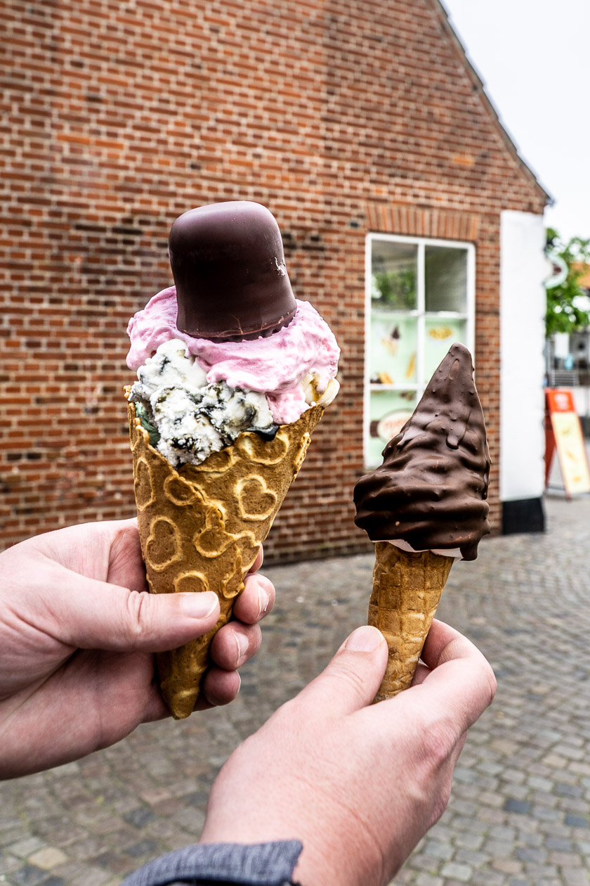 Eis mit Flødeboller vom Vaffelboden